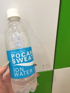 �W��