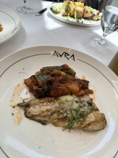 �j���[���[�N�ŃM���V������